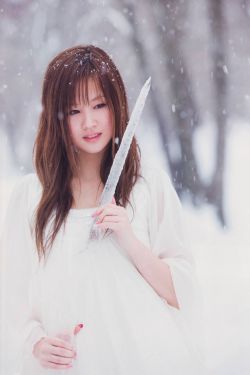 美女被