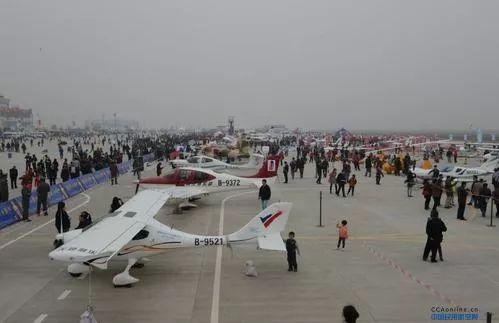 中国航展，陆军航空兵部队训练展现空突力量的震撼瞬间