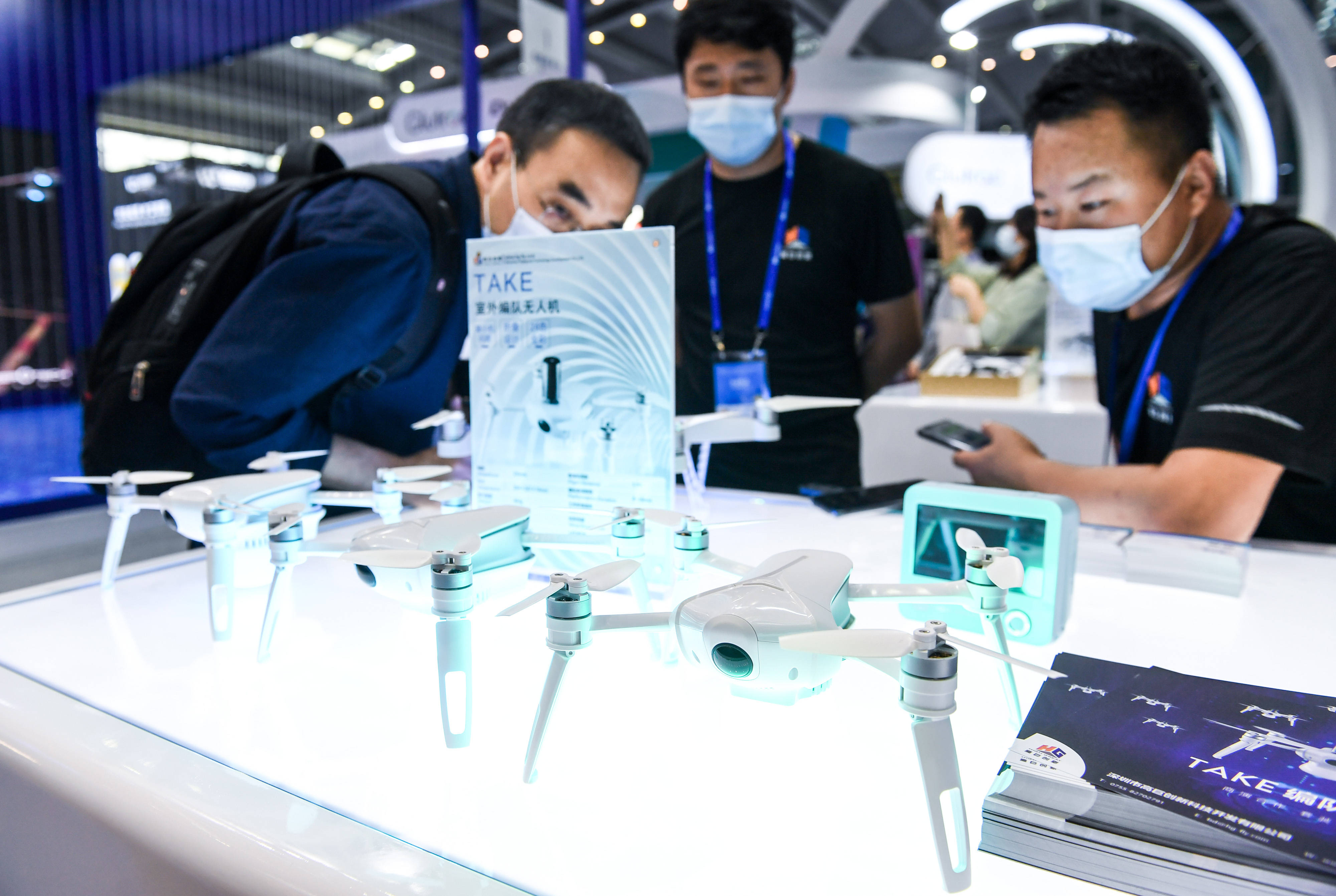高交会聚焦，机器人研究员的多重角色——拟计划、做实验与模特之路