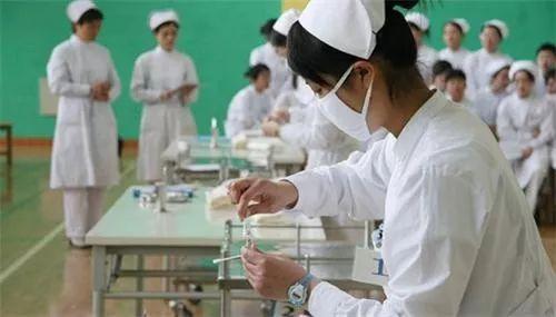 家庭适老化改造补贴政策落地，相关消费提升明显