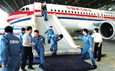 美国西南航空公司，航班事故背后的故事，执法部门介入，无人员伤亡报告，飞机已暂停服务
