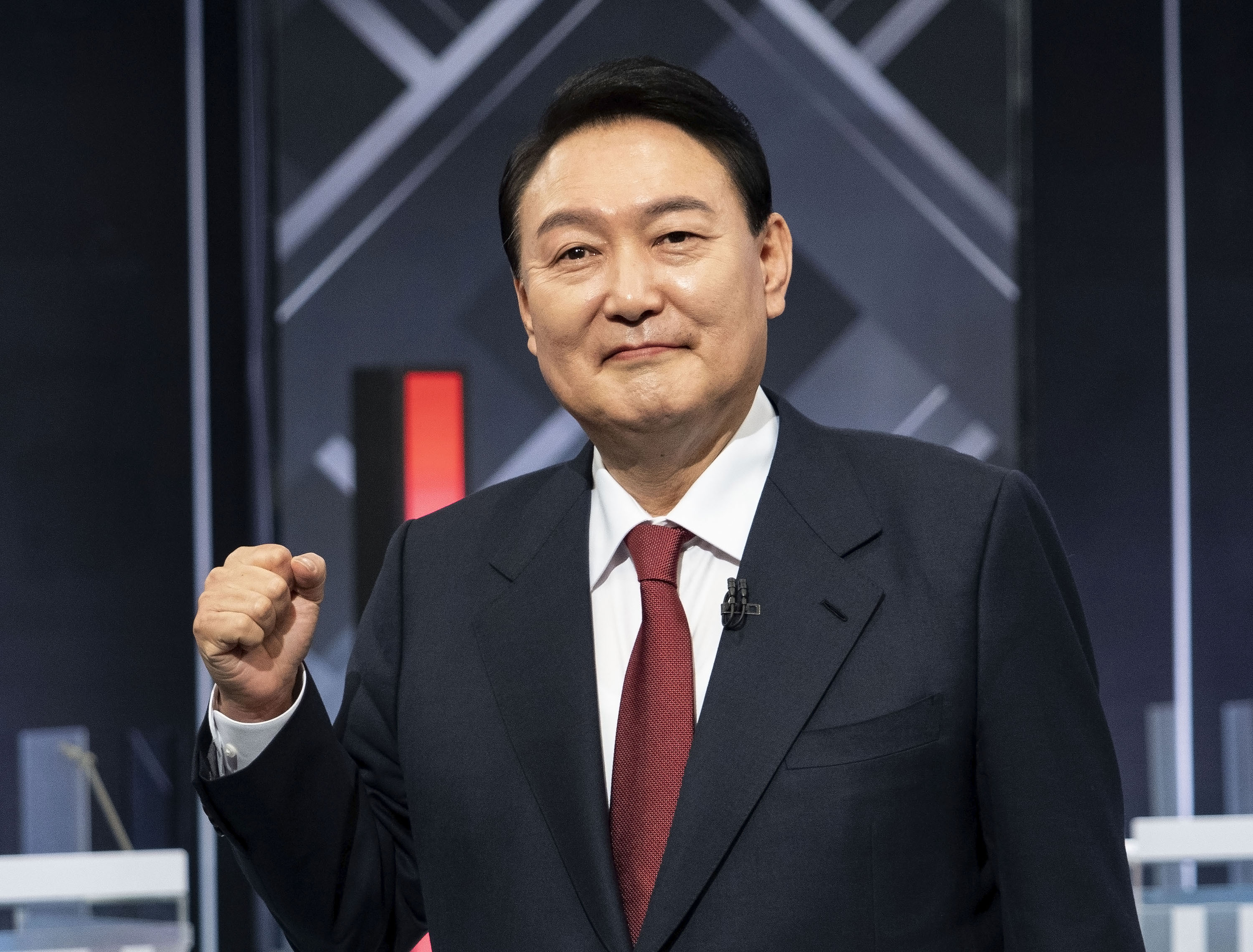 韩国前国防部长官金龙显承认向总统建议宣布戒严，背后的真相与深层影响