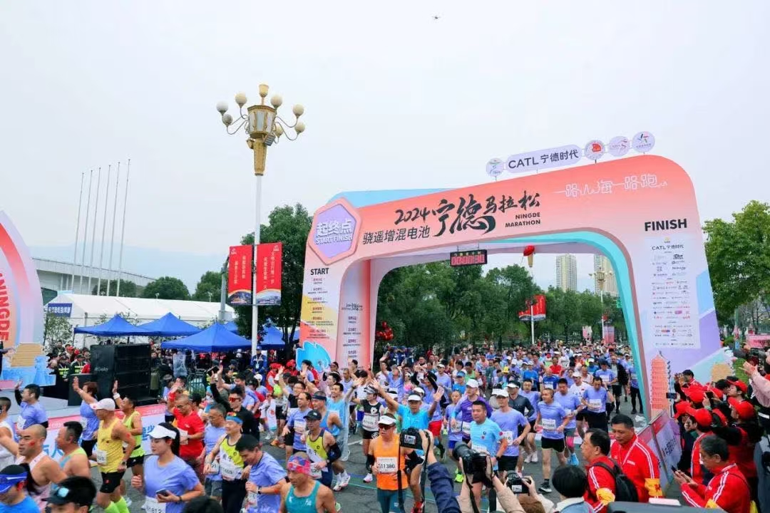 2024宁德马拉松成功举办，万人热情参与，最大年龄跑者展现无尽活力