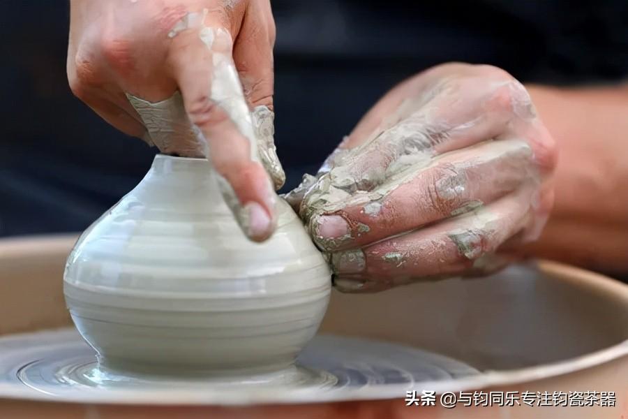 一加 Ace 5 手机全新设计曝光，白陶 + 彩陶融合科技与艺术，三段式按键延续经典体验