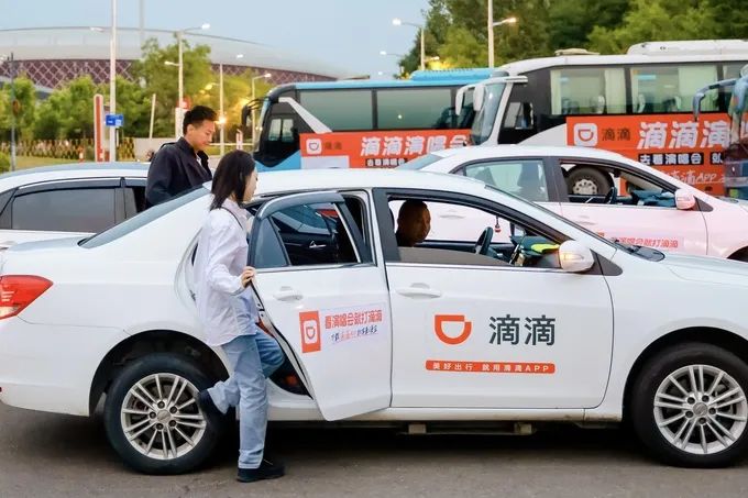嘀嗒出行与京东汽车、京东安联保险携手合作，共创智能出行新纪元