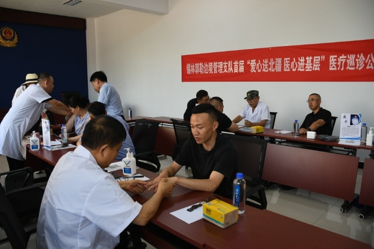 北京医疗专家千里赴草原，为数十万民众建心梗急救网络