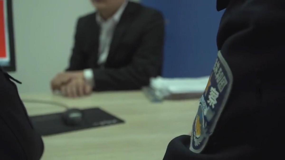 今晚九点半，眼看债主逼债，他设下连环套骗同行