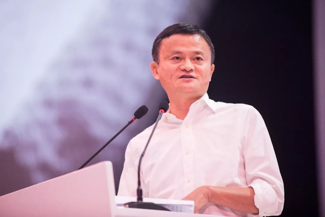 马云现身杭州蚂蚁园区，共探AI未来，二十年变革超乎想象