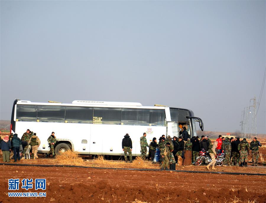 叙利亚局势再起波澜，大量反对派武装人员和车辆进入大马士革
