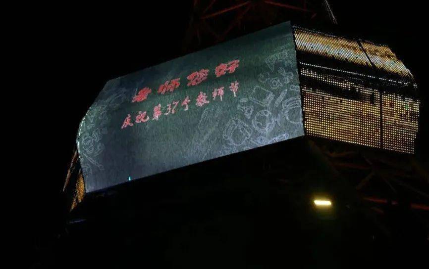 国大迎新，且听风吟——冬季亮灯背后的独特魅力