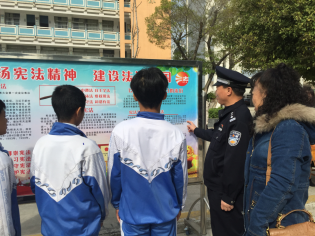 宪在行动，赴一场双向奔赴的校园普法宣传