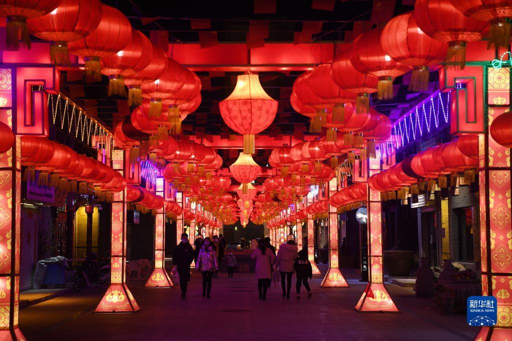 宁夏银川，花灯制作忙——探寻传统工艺的匠心之旅