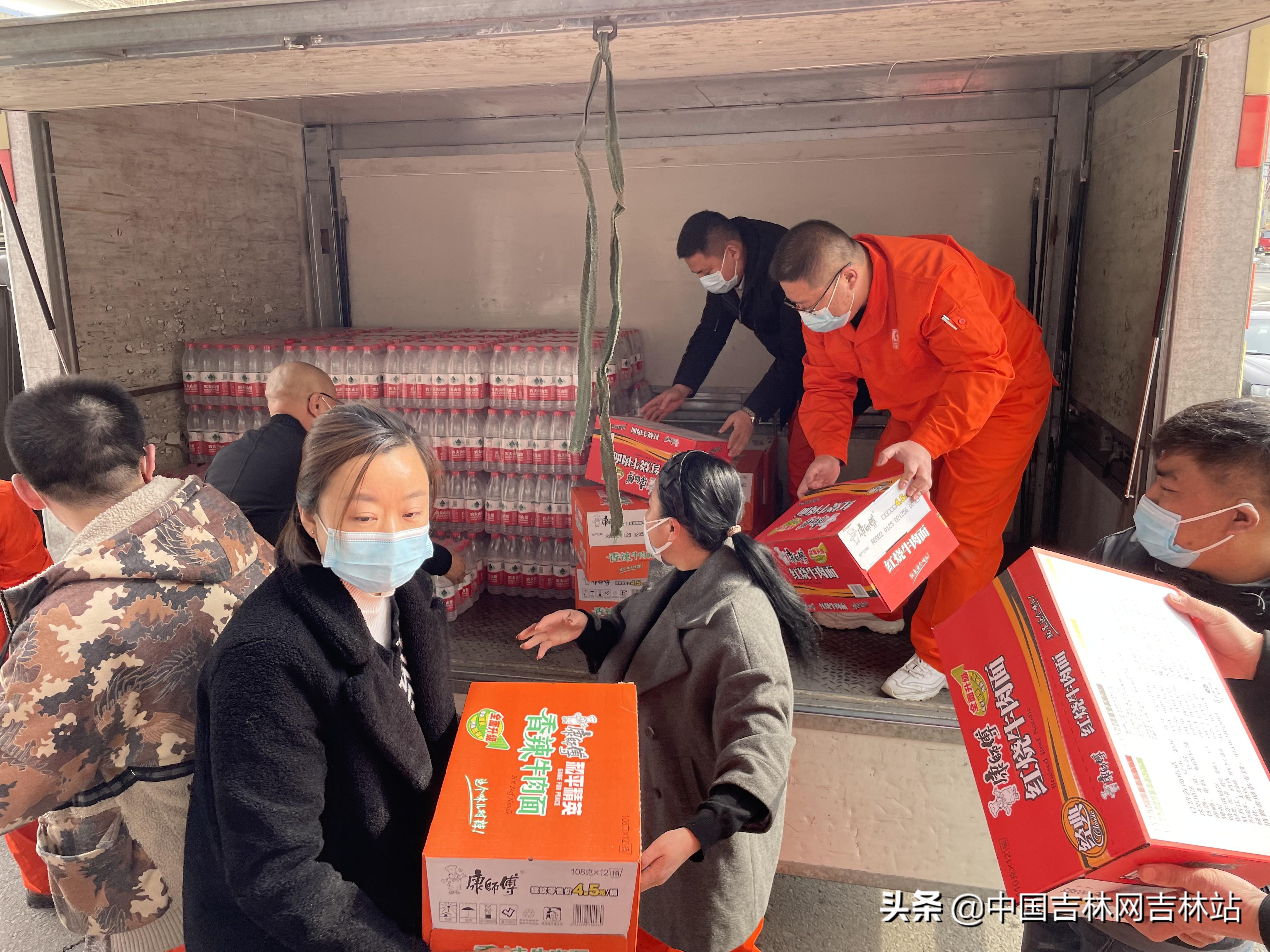 家在高原画展北京盛大开幕——刘洋携西藏新变化惊艳亮相