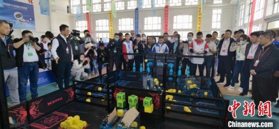 机器人大赛开赛！重庆1600余名青少年同场竞技，科技梦想在这里燃烧