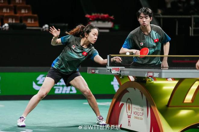 团魂炸裂！中国香港队8-2战胜罗马尼亚队，勇夺混团世界杯铜牌，展现不屈斗志！