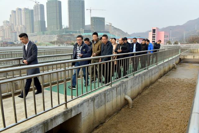 十年环境新闻回放⑩，多地水处理设施建设滞后，如何移除水环境改善的绊脚石