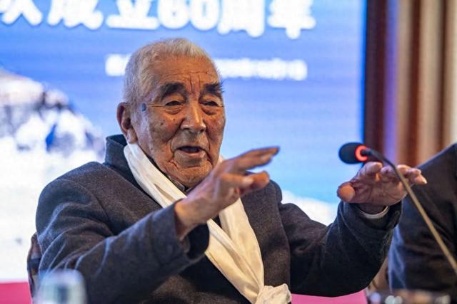 感恩全场之后，杨植麟还有更要紧的事