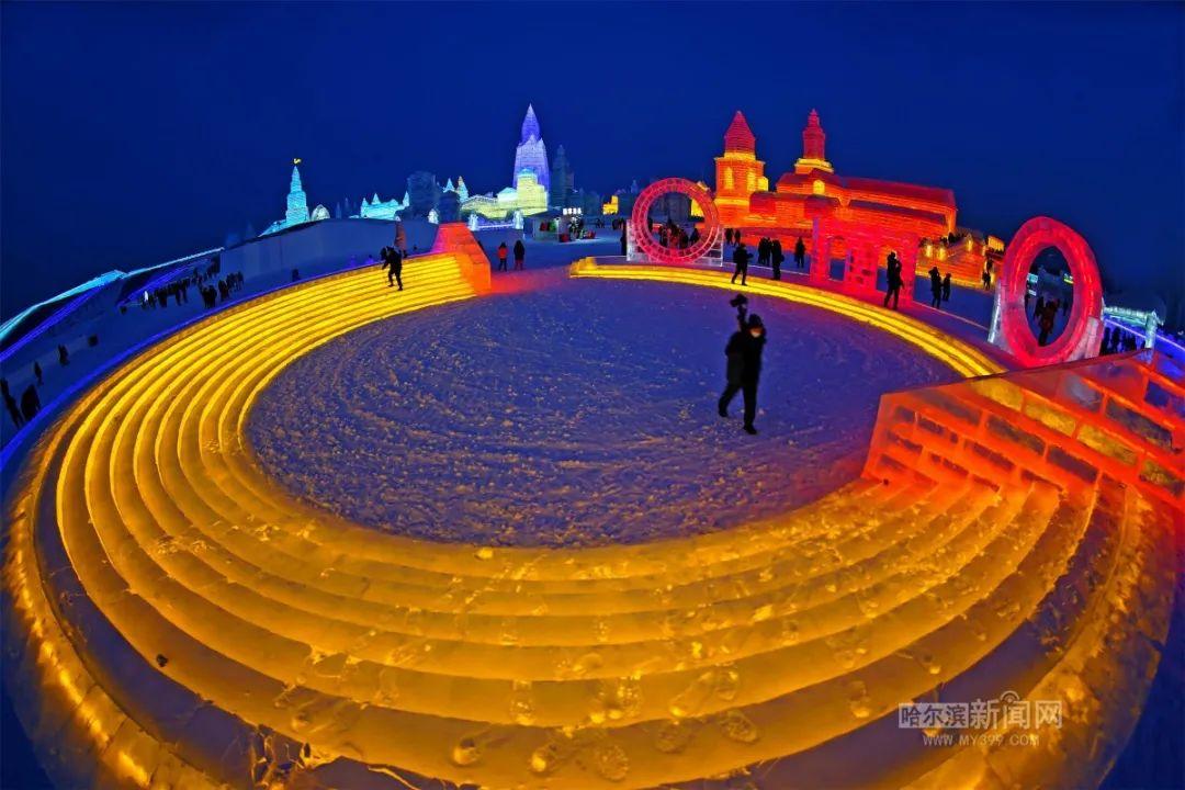 哈尔滨冰雪节的起源与发展，一张张照片带你探寻冰雪盛宴的源头