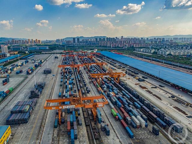 西部陆海新通道加速跑丨通陆联海 丝路画卷