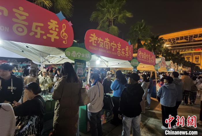 中国年轻人花样冬游，跨城观演，曲终人不散