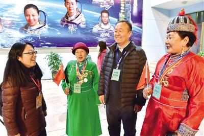神十九乘组最新画面，航天员的生活与训练瞬间