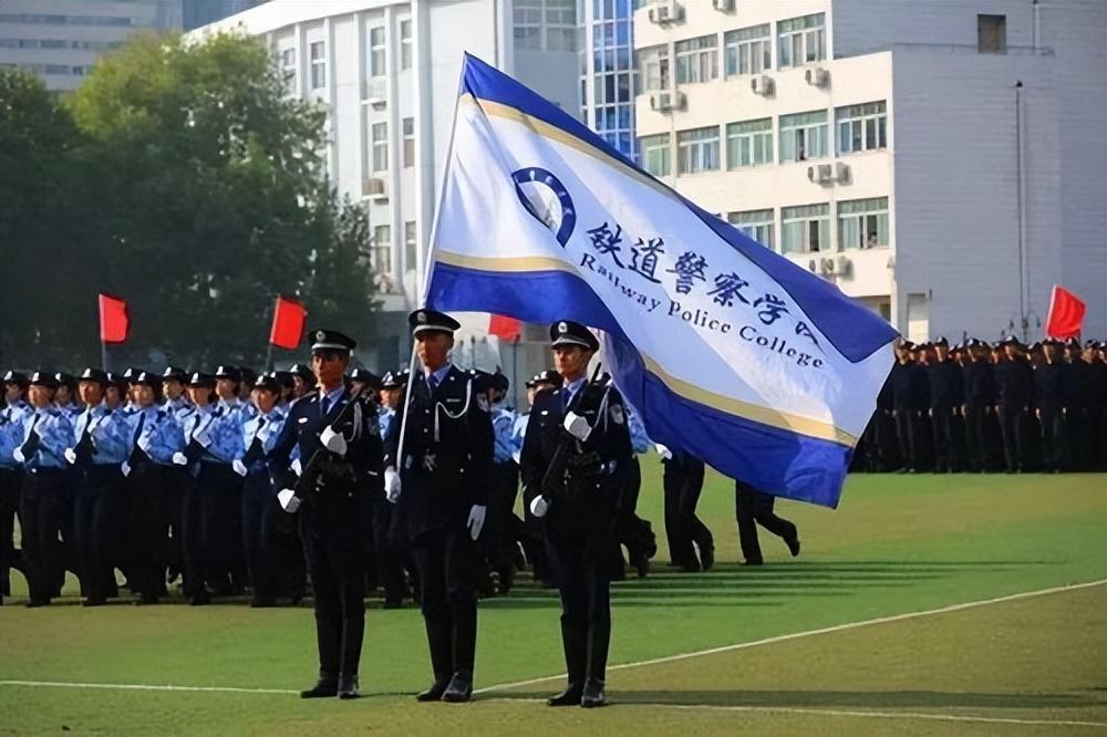 专科警校招生引热议，高考分数竟达600多分，究竟是疯了吗？